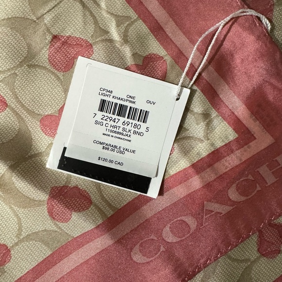 🥰 Coach Signature Heart Print Silk Bandana - Picture 8 of 9